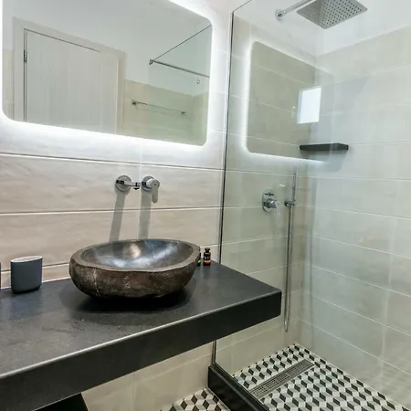 Flora's Mykonos * Klouvas