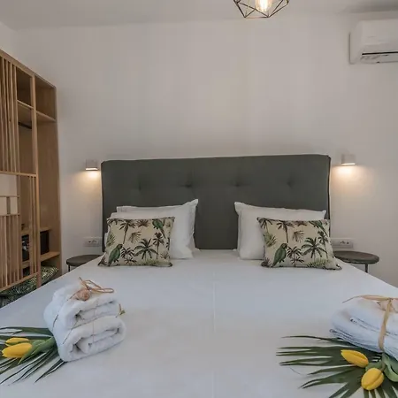 Flora's Mykonos Apartmán *