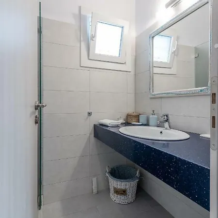 Flora's Mykonos * Klouvas