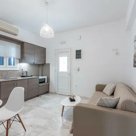 Flora's Mykonos Klouvas