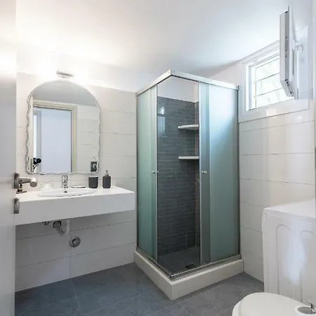 Flora's Mykonos Apartamento Klouvas