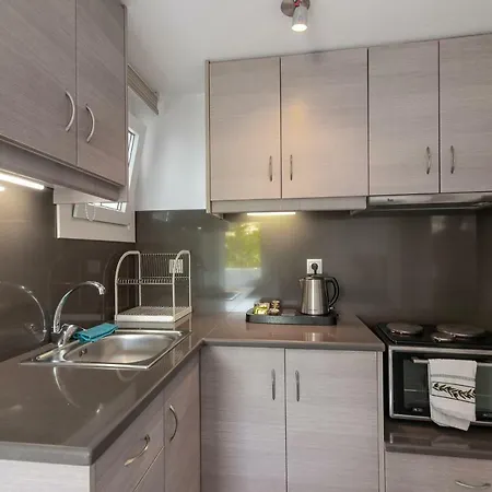 Flora's Mykonos * Klouvas