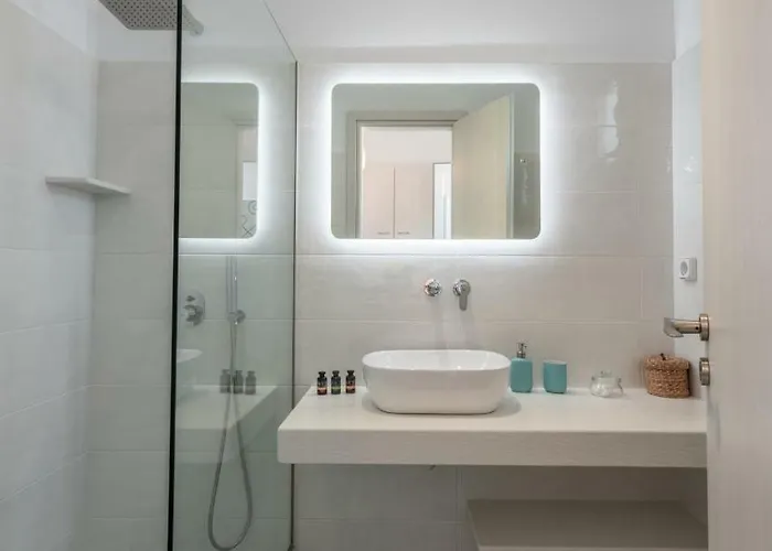 Flora's Mykonos Klouvas